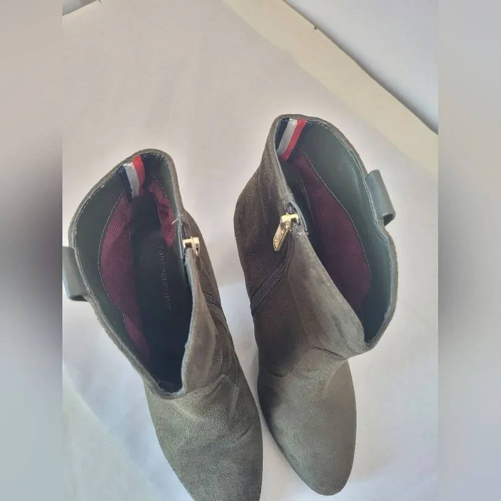 Tommy Hilfiger Olive Green Faux Suede Ankle Boots Gold Chunky Heel Zip Size 10